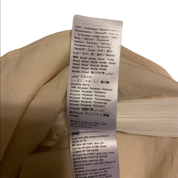 HALTERNECK FLOWY TOP IN BEIGE, TIE AROUND NECK, SIZE 34 - Picture 9 of 9